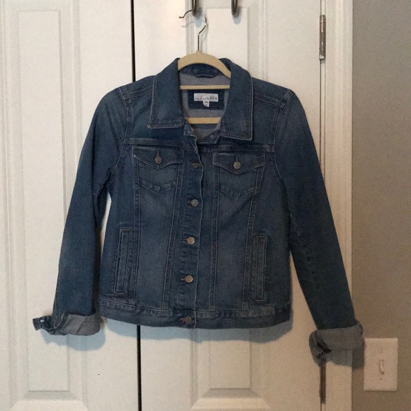 Jean jack with lightly distressed detail - Picture 2 of 6